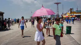 Nueva York llevará a sus playas centros de vacunación móviles
