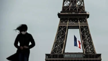 Torre Eiffel reabre al público tras 8 meses cerrada