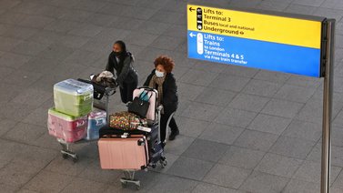 UE abre sus fronteras a los viajeros de países con amplia vacunación