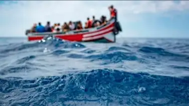 Al menos 50 personas mueren al naufragar bote frente a las costas de Túnez Al menos 50 personas mueren al naufragar bote frente a las costas de Túnez
