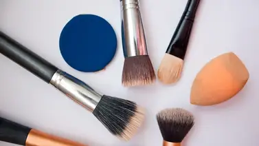 Materiales para aplicar la base de maquillaje Materiales para aplicar la base de maquillaje