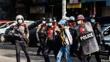 Regresa a Japón periodista que fue encarcelado por cubrir protestas en Birmania Regresa a Japón periodista que fue encarcelado por cubrir protestas en Birmania