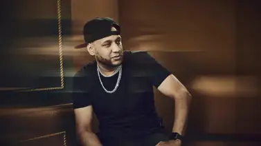 El diseñador gráfico Max Gregory Pérez crea arte en Miami El diseñador gráfico Max Gregory Pérez crea arte en Miami