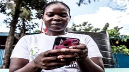 Un SMS rompe el silencio de las supervivientes de violencia machista en Kenia