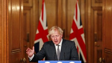 Boris Johnson advierte de medidas más estrictas por virus
