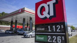EEUU retira exigencias medioambientales y asegura suministro de gasolina