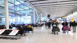 Inglaterra retrasa exigencia de test negativo de la COVID-19 a los viajeros
