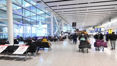 Inglaterra retrasa exigencia de test negativo de la COVID-19 a los viajeros