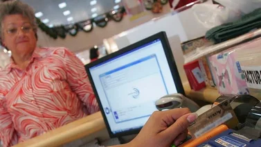 Tarjetas de crédito solo “engordan” las carteras