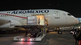 Llegan a México 5.7 millones de dosis de AstraZeneca desde Buenos Aires