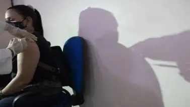 Mujer italiana recibe por error seis dosis de la vacuna contra la COVID-19 Mujer italiana recibe por error seis dosis de la vacuna contra la COVID-19