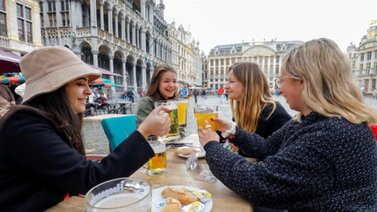 Bélgica continúa desconfinamiento pone fin a toque de queda