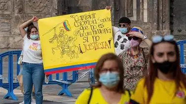 Colombianos en Francia protestan contra el "genocidio" Colombianos en Francia protestan contra el "genocidio"