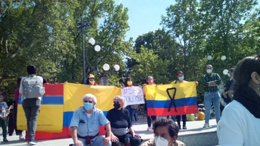 Colombianos realizan marcha del luto para rendir homenaje a víctimas en protestas
