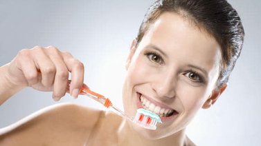 Limpieza dental, boca sana y sin bacterias