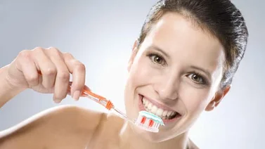 Limpieza dental, boca sana y sin bacterias