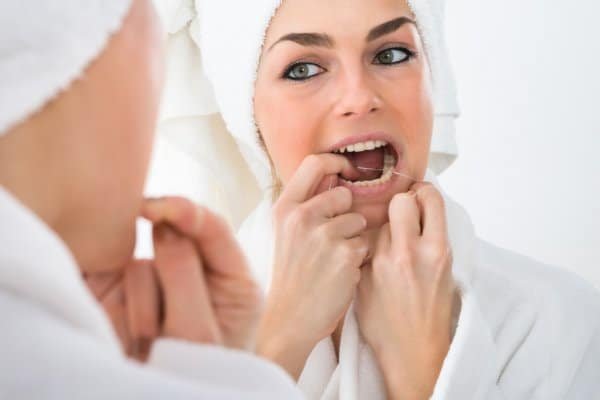 Limpieza dental, boca sana y sin bacterias Limpieza dental, boca sana y sin bacterias