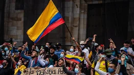 Cientos de colombianos protestan frente al Parlamento Europeo