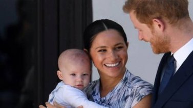 La reina Isabel II felicita a su bisnieto Archie por su segundo cumpleaños