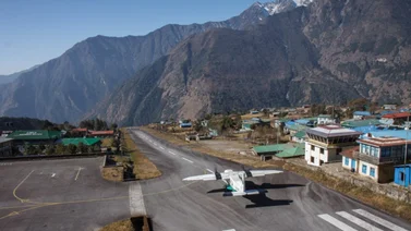 Nepal suspende todos los vuelos tras cifras récord de coronavirus