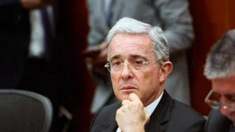 Twitter oculta un tuit de Uribe por incitar a la violencia en Colombia