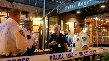Dos heridos en un tiroteo frente a un icónico restaurante de Nueva York Dos heridos en un tiroteo frente a un icónico restaurante de Nueva York