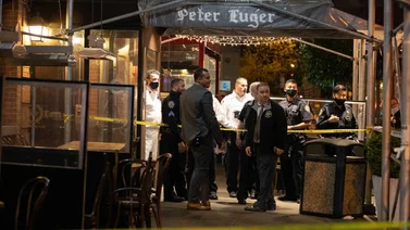 Dos personas heridas en un tiroteo frente a un icónico restaurante de Nueva York