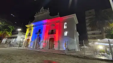 La Iglesia Nuestra Señora de la Candelaria se iluminó con el tricolor nacional La Iglesia Nuestra Señora de la Candelaria se iluminó con el tricolor nacional