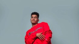 Influencer John Acosta muestra su cambio de look en las redes sociales