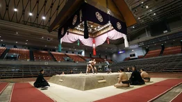 Luchador de sumo fallece por golpe en la cabeza durante un combate