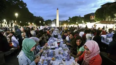 Turquía comienza primer confinamiento ante fiesta por fin del Ramadán Turquía comienza primer confinamiento ante fiesta por fin del Ramadán