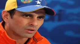 Capriles causa polémica por dar condolencias a familiares de Aristóbulo