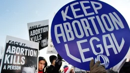 Gobernador de Arizona firma ley que prohíbe el aborto por condiciones genéticas