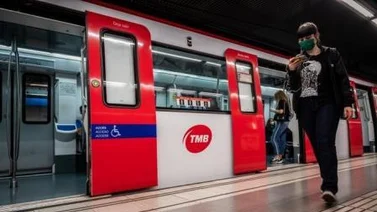 Hombre golpea fuertemente a una mujer en el metro de Barcelona (+Video)
