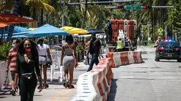 Alcalde de la ciudad de Miami-Dade invita a extranjeros a vacunarse allí