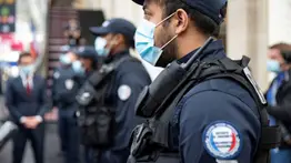 Una agente de policía francesa muere acuchillada cerca de París