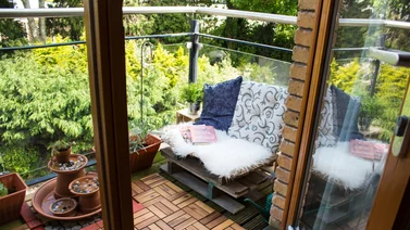 Transforma tu mini balcón en un oasis