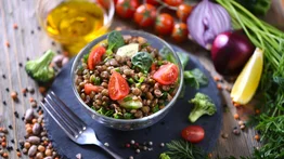 Nutritiva, sana y fresca ensalada de lentejas