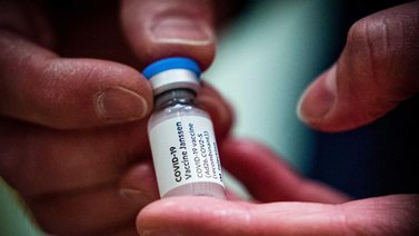 Johnson & Johnson reanuda el envío de su vacuna a Europa