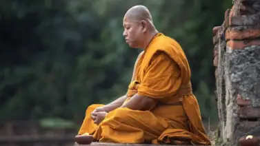 Monje budista se corta la cabeza para para reencarnar como un ser superior Monje budista se corta la cabeza para para reencarnar como un ser superior