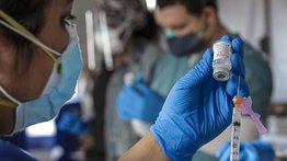 Monitor Salud: Vacunación de personal hospitalario va muy lenta