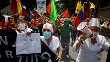 Trabajadores de la salud exigen vacunas sin politización del proceso