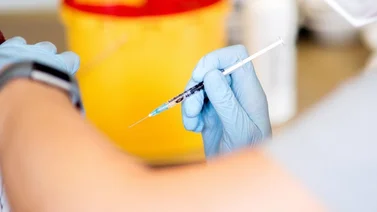 Vacunan por error a 46 brasileños contra COVID en lugar de la gripe