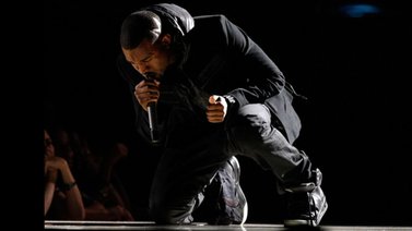 Zapatillas de deporte de Kanye West son vendidas por un millón de dólares
