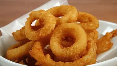 Jugosos y crujientes aros de cebolla Jugosos y crujientes aros de cebolla