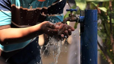 "Los venezolanos pagan por malos servicios"
