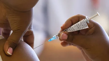 Variante COVID sudafricana puede "atravesar" la vacuna Pfizer