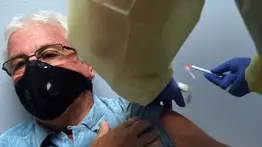 Paraguay inicia la vacunación de sus adultos mayores