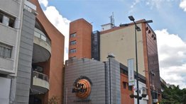 Por incumplimiento de cuarentena cierran centro comercial en Caracas