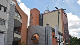 Por incumplimiento de cuarentena cierran centro comercial en Caracas